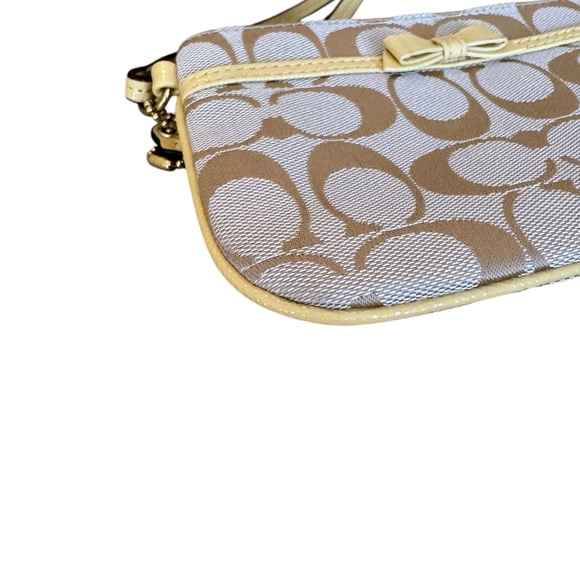 ❌SOLD❌ Coach Bow Wristlet — Signature Khaki & Sunflower - Picture 6 of 8